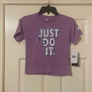 Nike Boys Graphic Tee Size: S (5)
